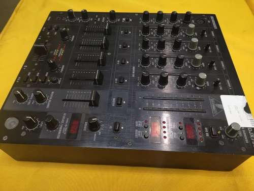 BEHRINGER DJX750 MIXER