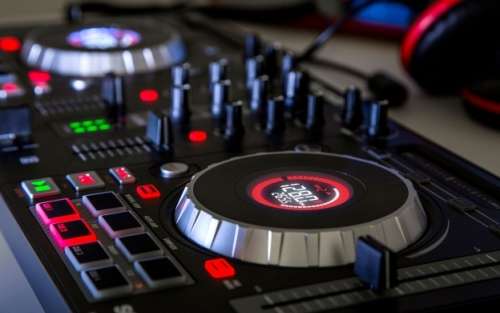 NUMARK MIXTRACK DJ CONTROLLER