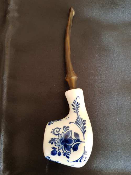 Stunning porcelain  pipe