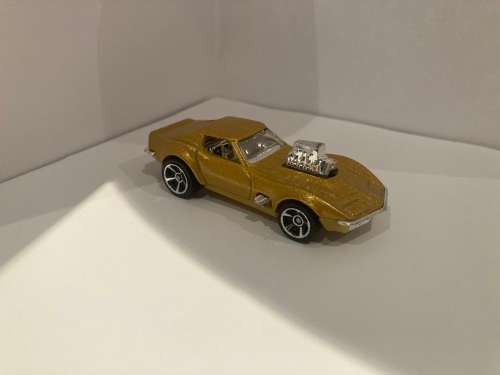 Hot Wheels , 68 Corvette , Gas Monkey Garage , Gold , Loose - Unboxed