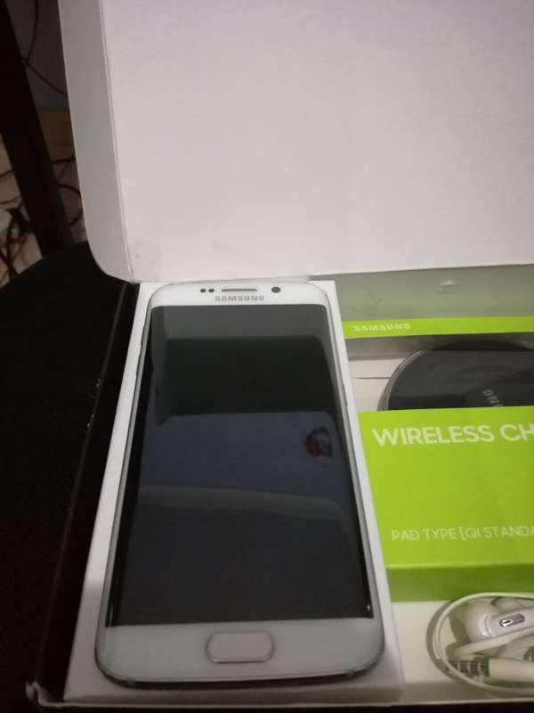 Samsung S6 Edge 64gb + Wireless Charger (Excellent Condition)
