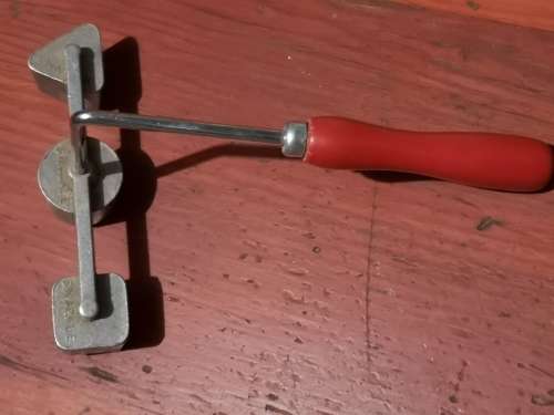 Antique/vintage snackle iron
