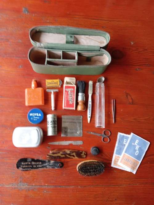 German WW2 Soldier`s Toiletries Set
