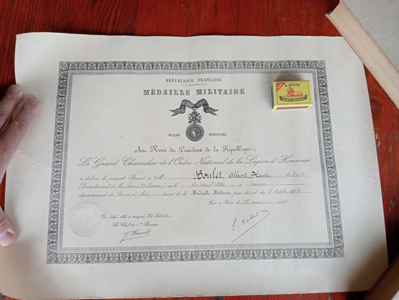 French inter-war era medal certificate