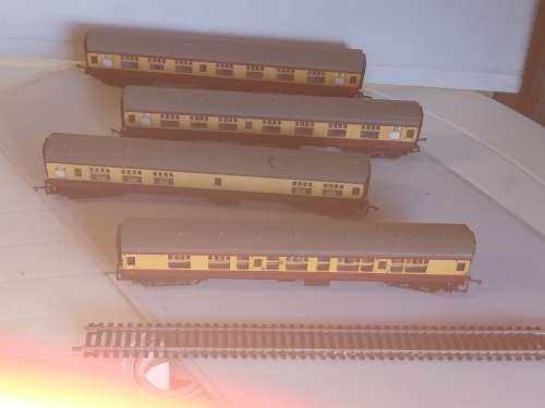 4 x Passenger cars