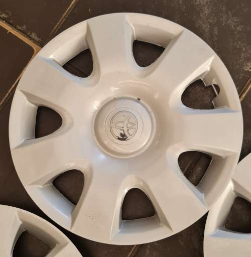 Toyota hubcaps 14inch