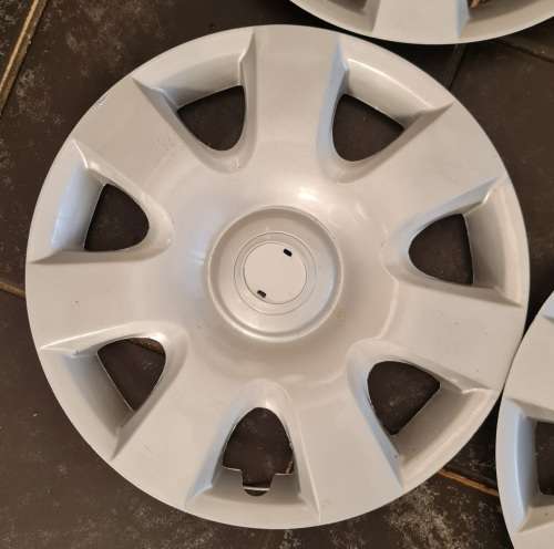 Toyota hubcaps 14inch