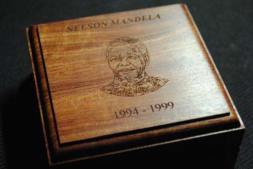 1994/1999 signed nelson mandela commemorative medallion old coat of arms 1oz .999 pure silver