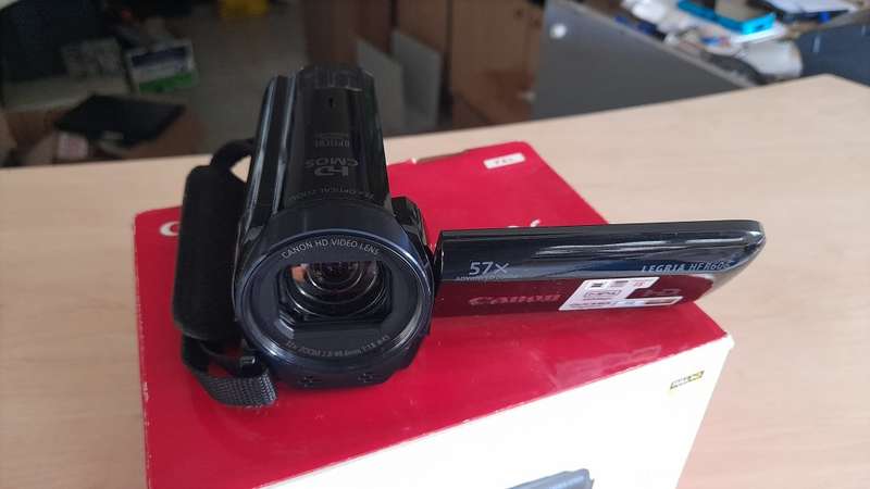 Canon LEGRIA HF R606 Full HD Camcorder