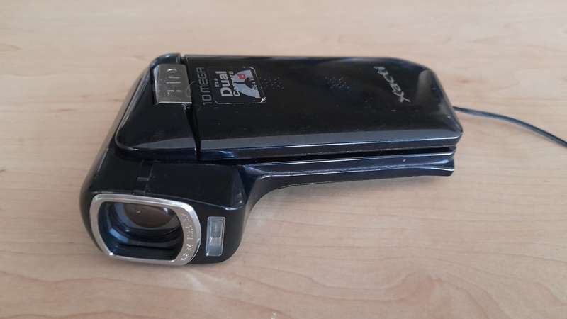 Sanyo Dual Camera Xacti 720p HD VPC-CG10 Camcorder + Free 16GB SD Card