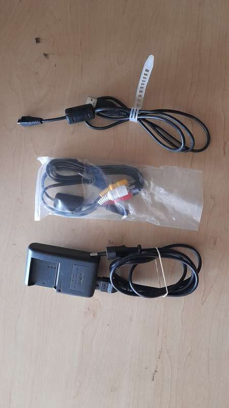 Sanyo Dual Camera Xacti 720p HD VPC-CG10 Camcorder + Free 16GB SD Card