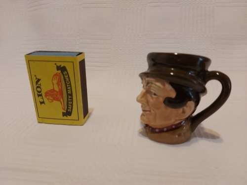 Toby Jug (Royal Doulton Sam Weller Character Jug )