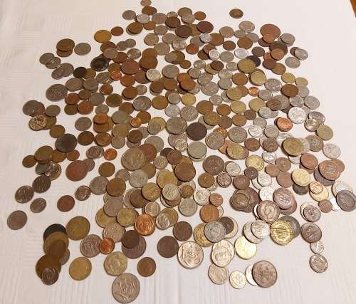 Lot of 380 South African and International Coins ( Bid for the lot)