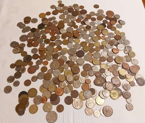 Lot of 380 South African and International Coins ( Bid for the lot)
