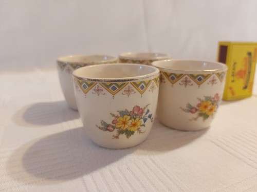 Egg cup maddock made in england ( SET OF 4)