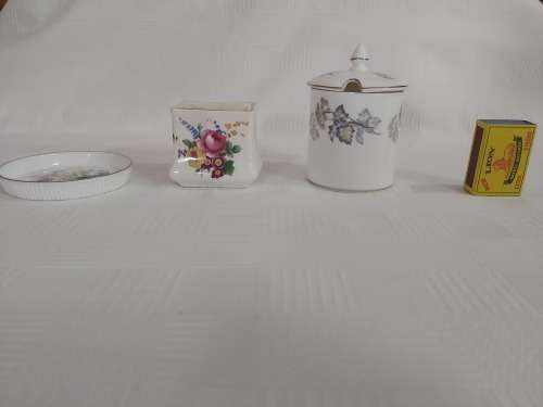 LOT beautiful English porcelain (Sugar pot Coalport - CAMILOT England)&(Royal Doulton England)
