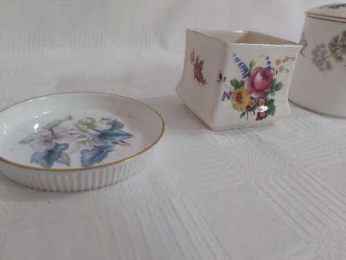LOT beautiful English porcelain (Sugar pot Coalport - CAMILOT England)&(Royal Doulton England)