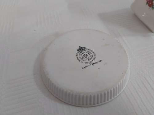 LOT beautiful English porcelain (Sugar pot Coalport - CAMILOT England)&(Royal Doulton England)