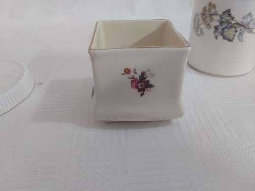 LOT beautiful English porcelain (Sugar pot Coalport - CAMILOT England)&(Royal Doulton England)
