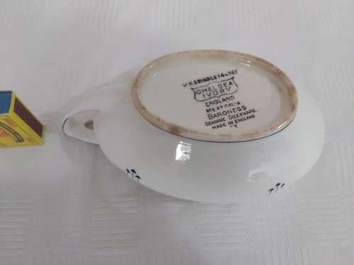 Gravy bowl Chelsea ivory( made in England ) BARONESS GENUINE SILEXWARE
