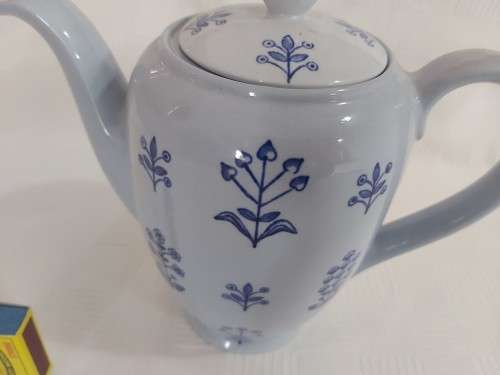 Flower tea pot (ARABAI - MADE IN FINLAND)