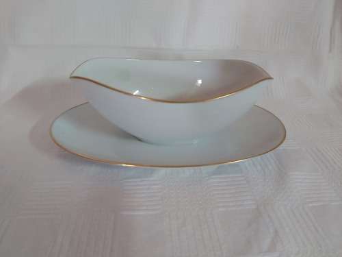 Gravy boat and fixed saucer( NORITAKE CHINA , JAPAN)