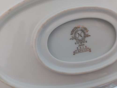 Gravy boat and fixed saucer( NORITAKE CHINA , JAPAN)