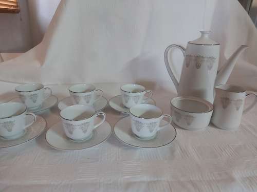 TEA SET ( NORITAKE CHINA , JAPAN) ( AS IS)