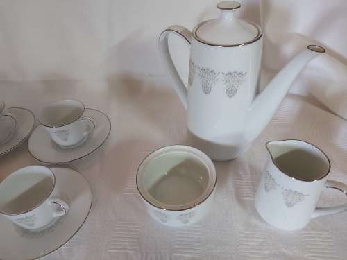 TEA SET ( NORITAKE CHINA , JAPAN) ( AS IS)