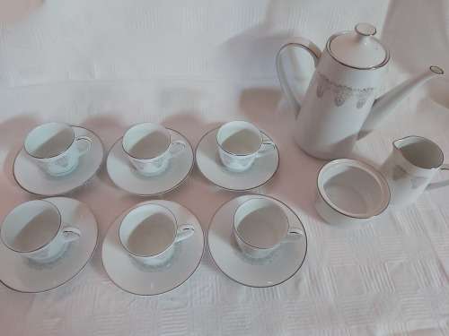 TEA SET ( NORITAKE CHINA , JAPAN) ( AS IS)