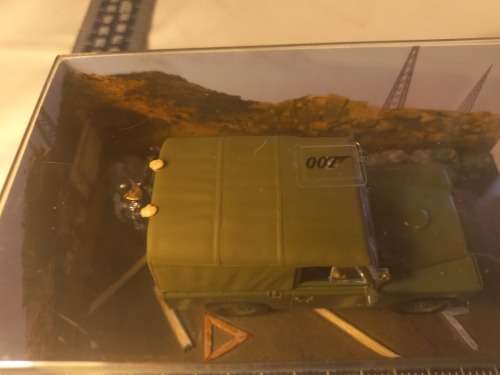 007 James Bond Land Rover series 111 - The Living Deilight