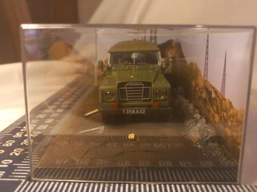 007 James Bond Land Rover series 111 - The Living Deilight