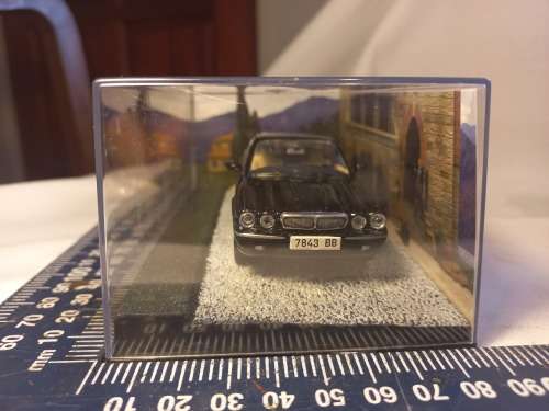 007 James Bond Jaguar XJ8 - Casino Royal