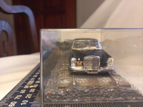 007 James Bond Mercedes Benz 250SE - Octopussy