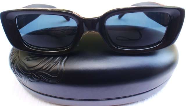 GENUINE Gucci Sunglasses!! Classic, timeless style - BARGAIN!