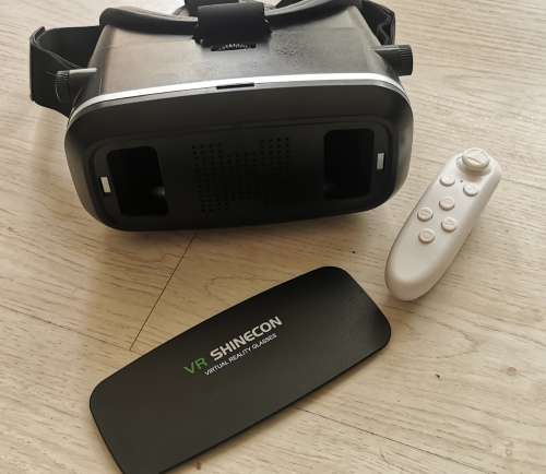 VR Shinecon headset and remote