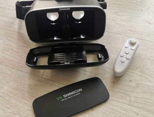 VR Shinecon headset and remote
