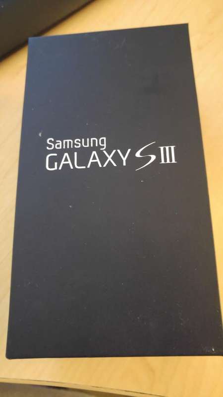 Samsung Galaxy S S3 III GT-I9300 - 32GB - Pebble Blue