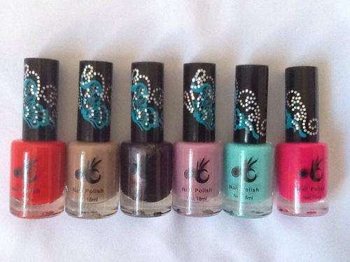 Set of six nails polish