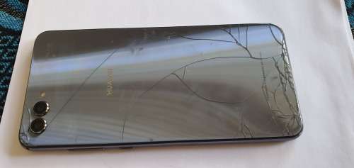 Huawei Nova 2S / cracked screen