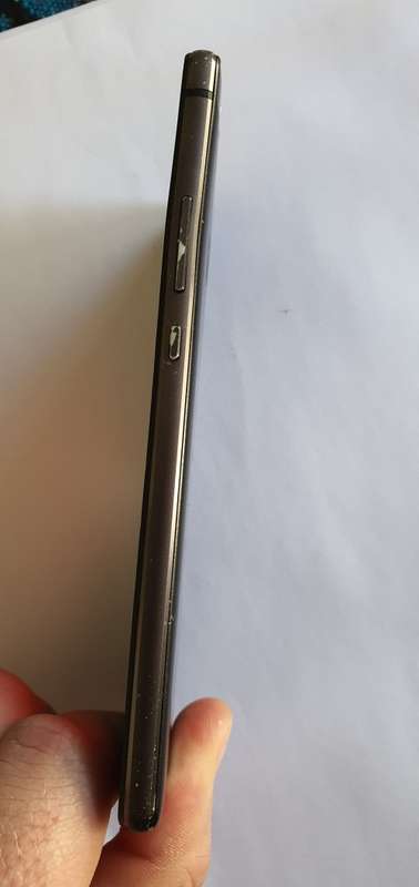 Huawei P9 lite / Cracked screen