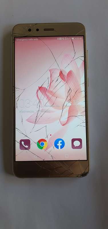 Huawei P10 Lite / Cracked Screen