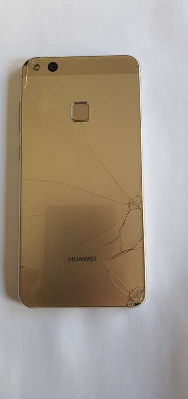 Huawei P10 Lite / Cracked Screen