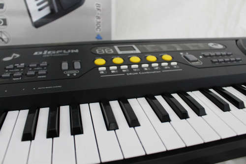 Big Fun Electronic Keyboards Pianos 61 keys 16 tones