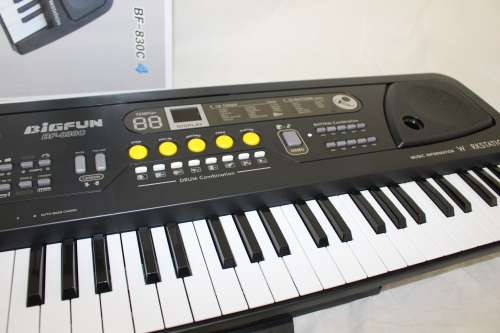 Big Fun Electronic Keyboards Pianos 61 keys 16 tones