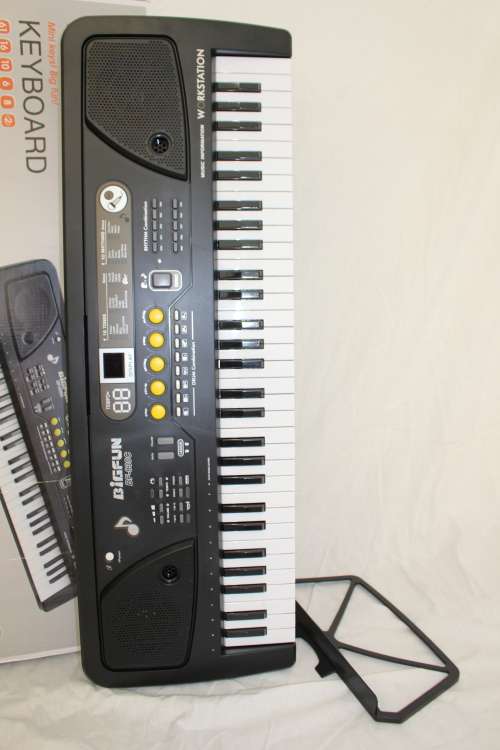 Big Fun Electronic Keyboards Pianos 61 keys 16 tones