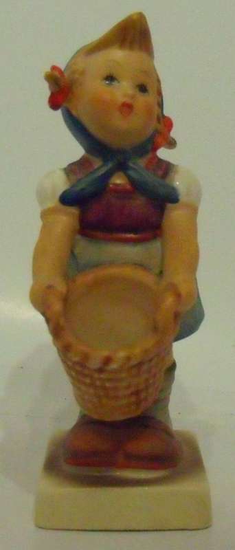 HUMMEL 'LITTLE HELPER' FIGURINE