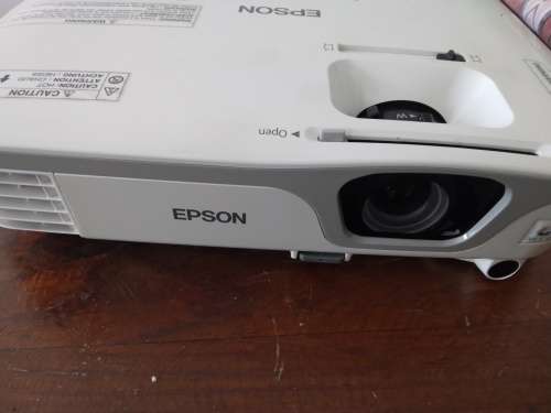 Epson EB-X11 projector