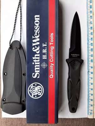 ** CRAZY R1 START ** NO RESERVE ** SMITH and WESSON TACTICAL / BOOT KNIFE **