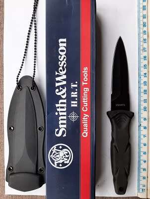 ** CRAZY R1 START ** NO RESERVE ** SMITH and WESSON TACTICAL / BOOT KNIFE **